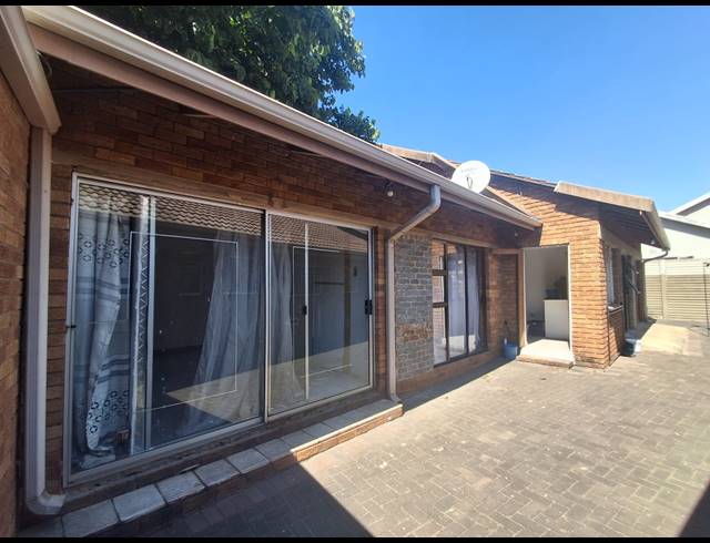 17 BEDROOM HOUSE FOR SALE IN VANDERBIJLPARK SE 7